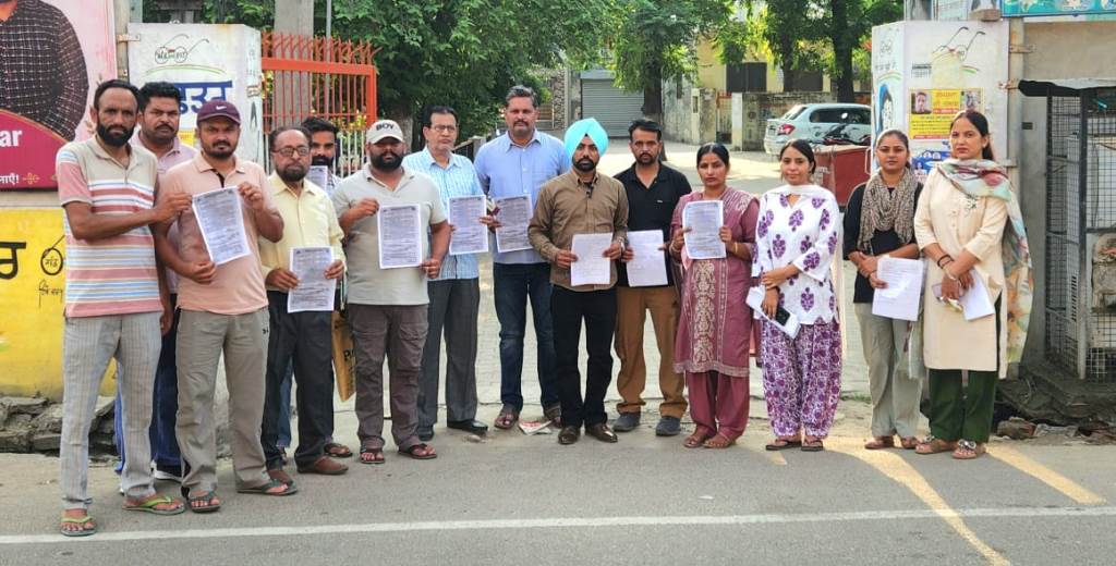 4161 Master Cadre Teachers Protest by Burning Show Cause Notices